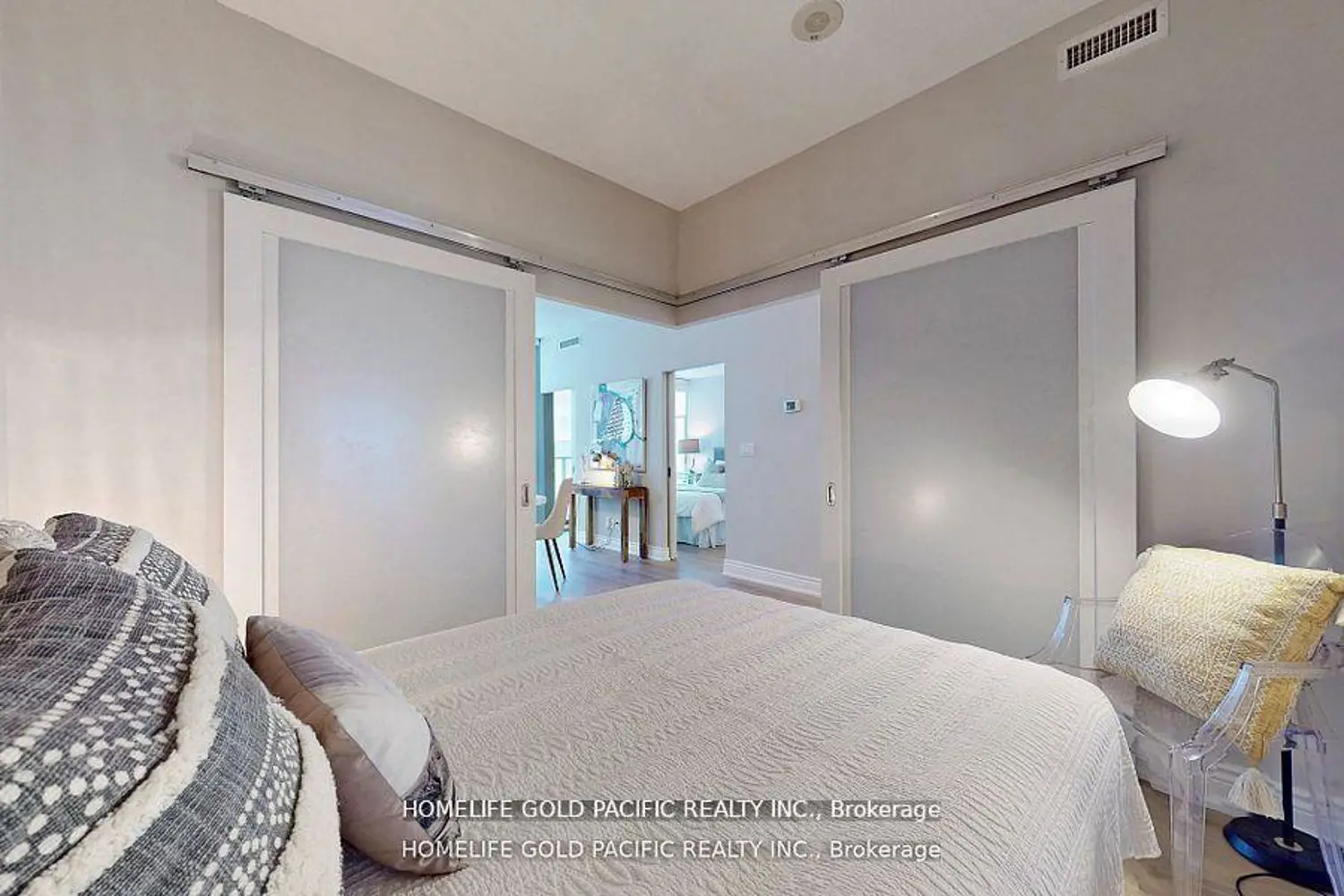 Additional image 11 of 832 Bay Street 1202