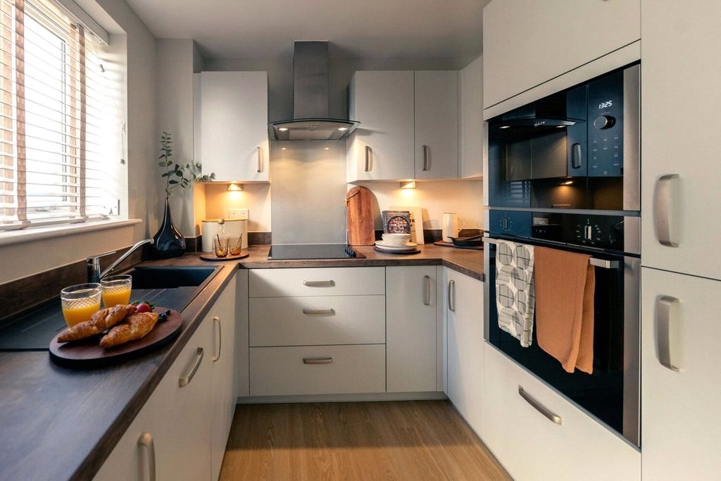 Additional image 3 of 2 bed flat for saleTopsham Road, Exeter, Devon EX2