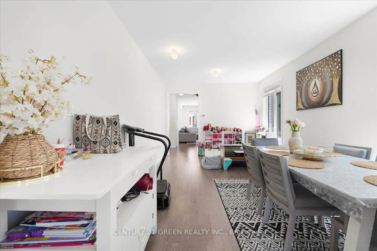 384 Kennedy Circle photo 5