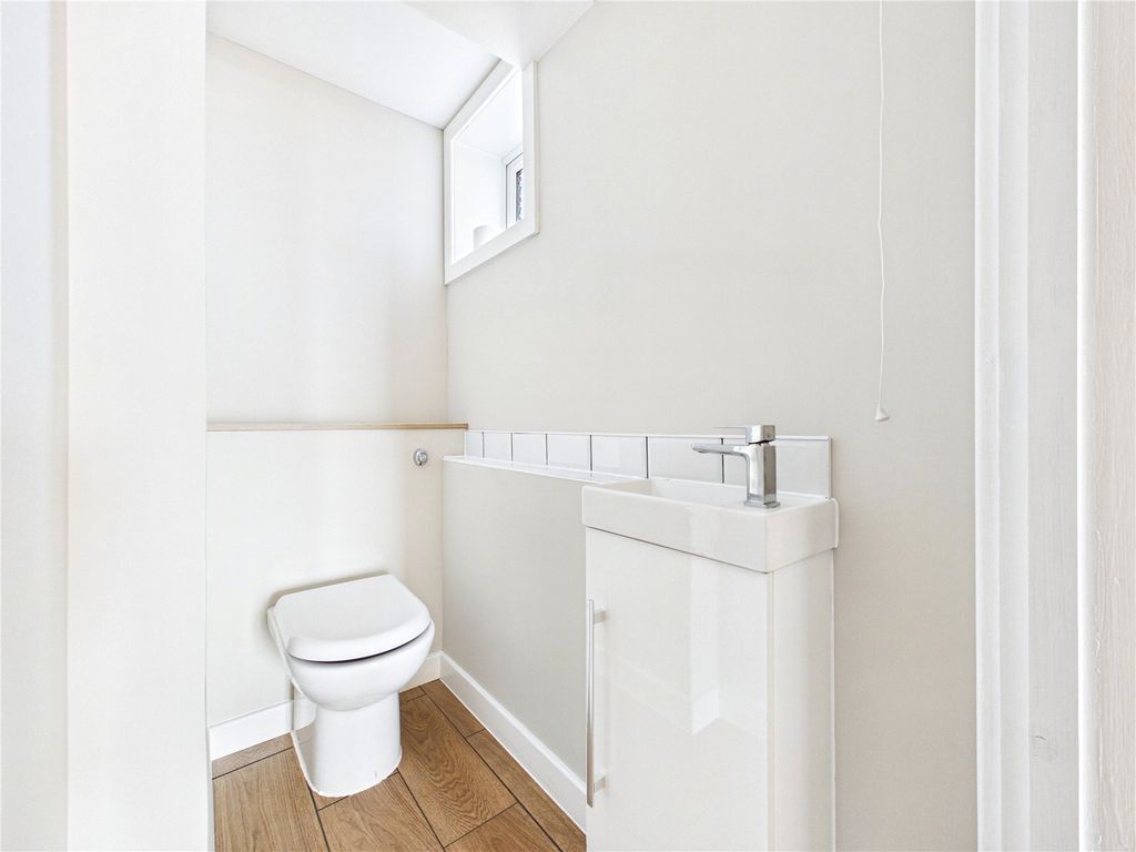 Additional image 6 of 2 bed flat for saleStanley Road, Felixstowe, Suffolk IP11