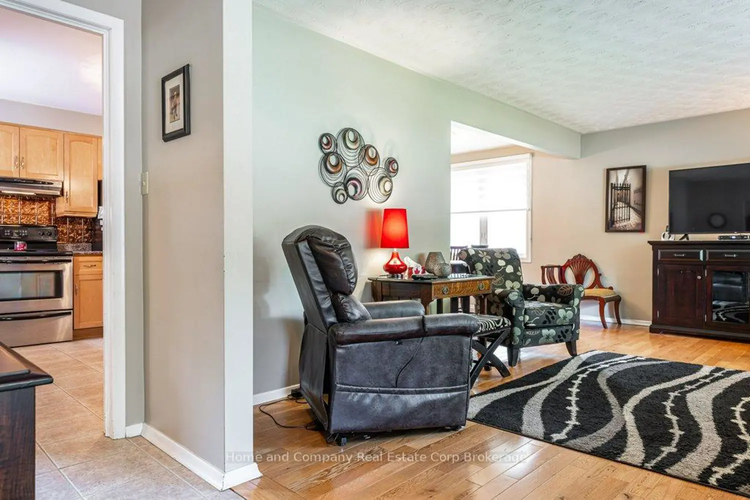 271 Devon Street photo 3