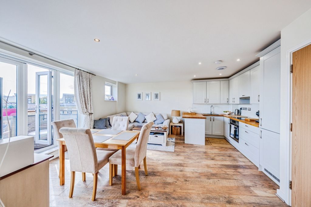 2 bed flat for saleRedwing Crescent, Waterstone Way, Greenhithe, Kent DA9 photo 4