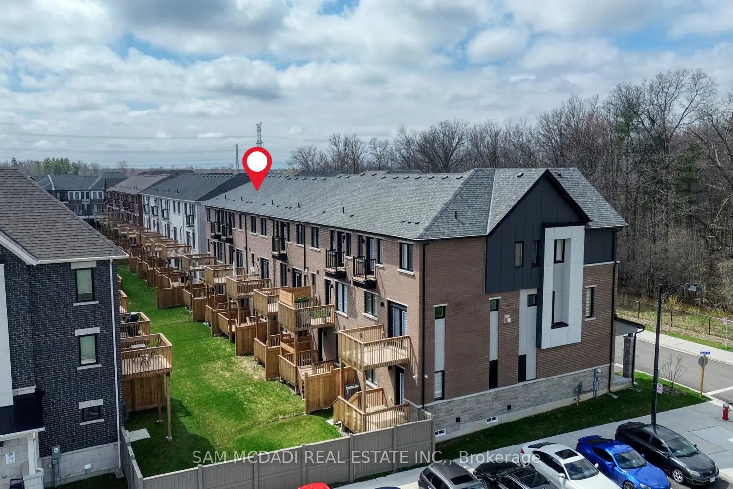 4068 Kadic Terrace photo 2