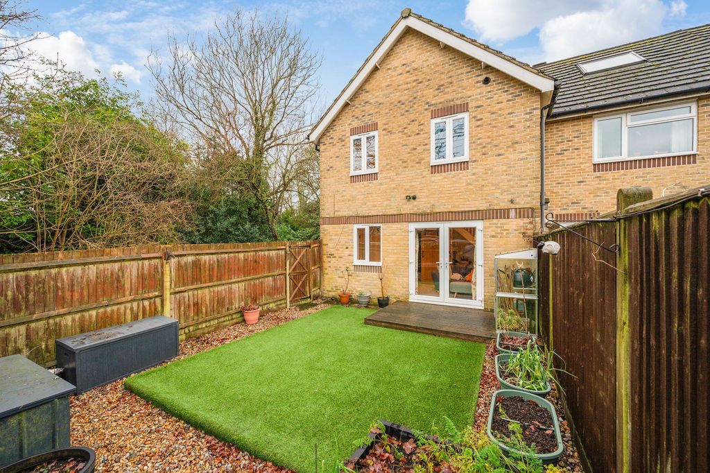2 bed end terrace house for saleCrowhurst Mead, Godstone RH9