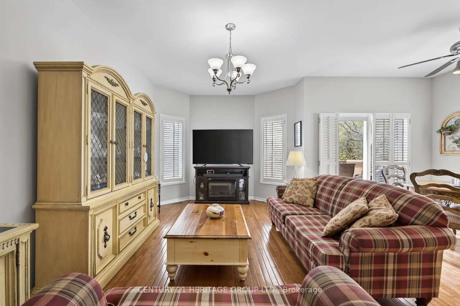 1858 Emerald Court photo 5