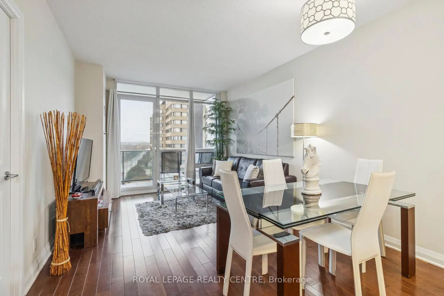 1055 Southdown Road 1503 photo 5