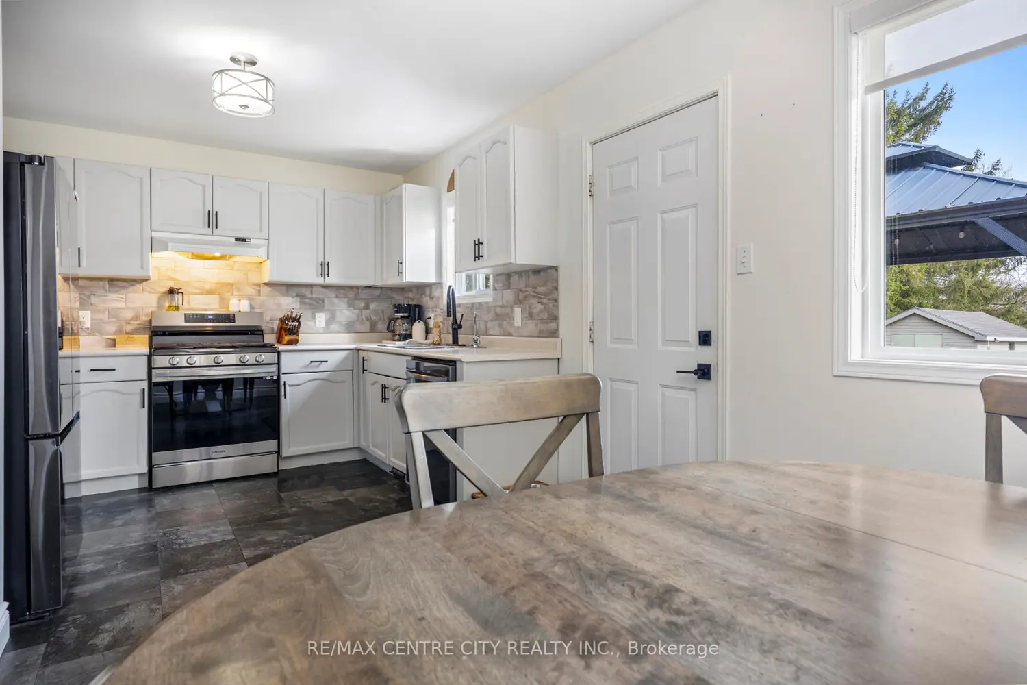 2623 Avon Drive photo 5