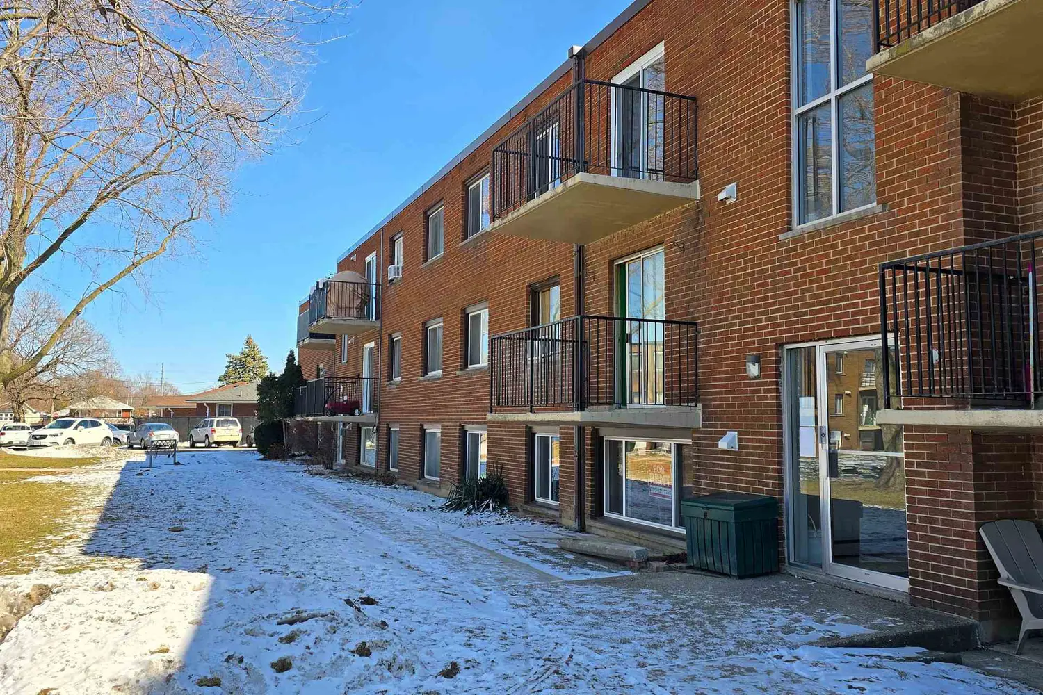 452 Carlton Street 36 photo 3