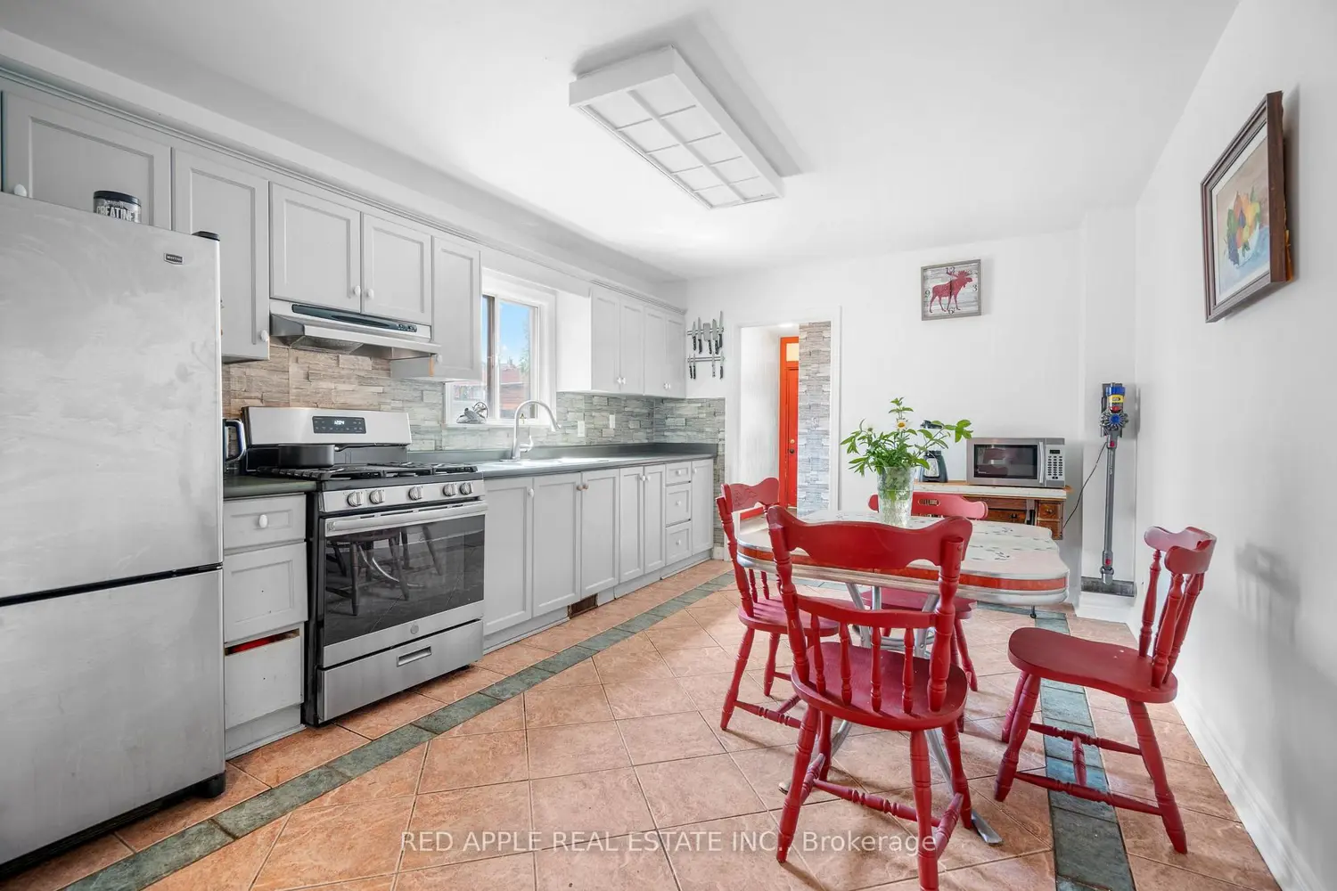 Additional image 5 of 546 Dufferin Street