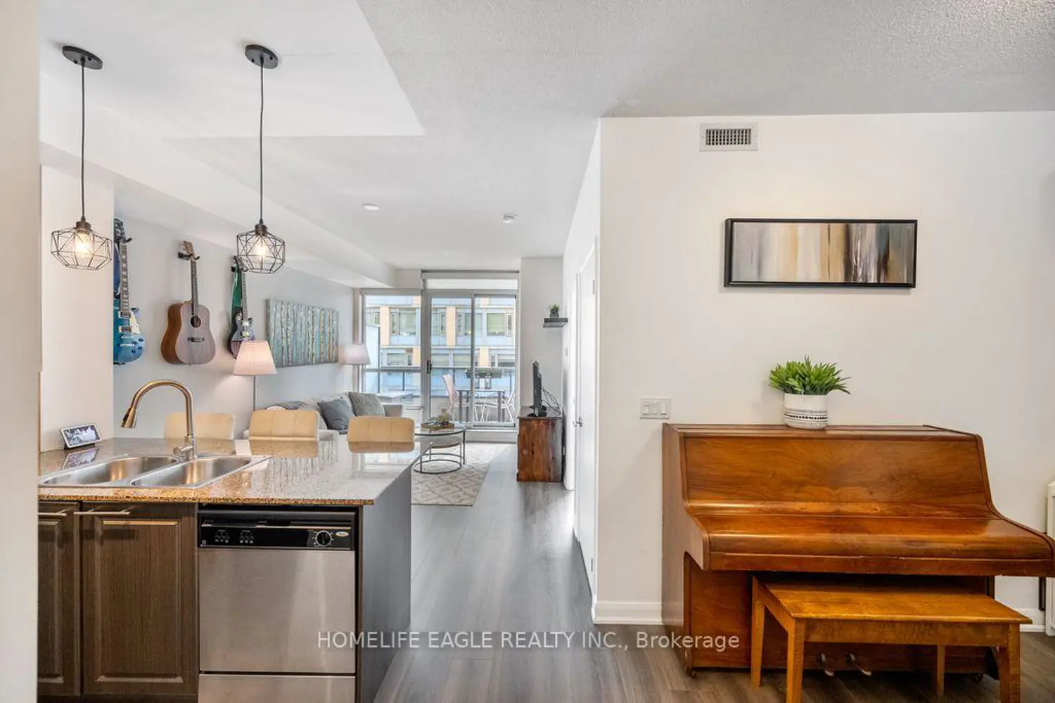 Additional image 4 of 500 Sherbourne Street 606
