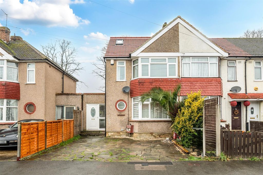 4 bed end terrace house for saleSouthcote Avenue, Feltham TW13