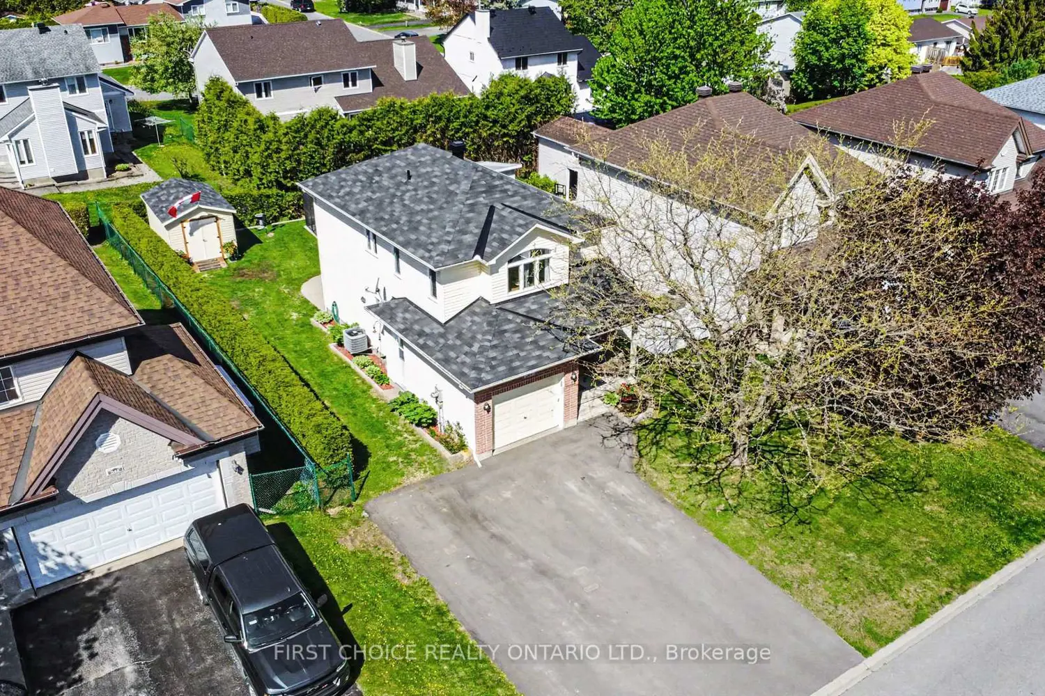 243 Sandra Crescent photo 2