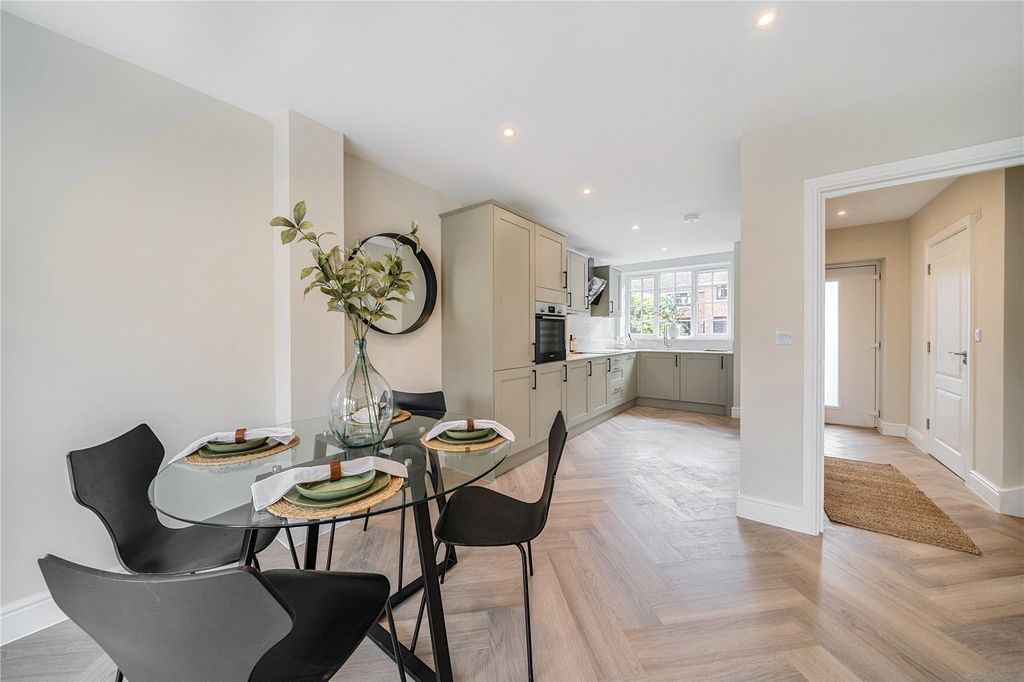 Additional image 9 of 3 bed semi-detached house for salePark Road, Farnborough, Hampshire GU14