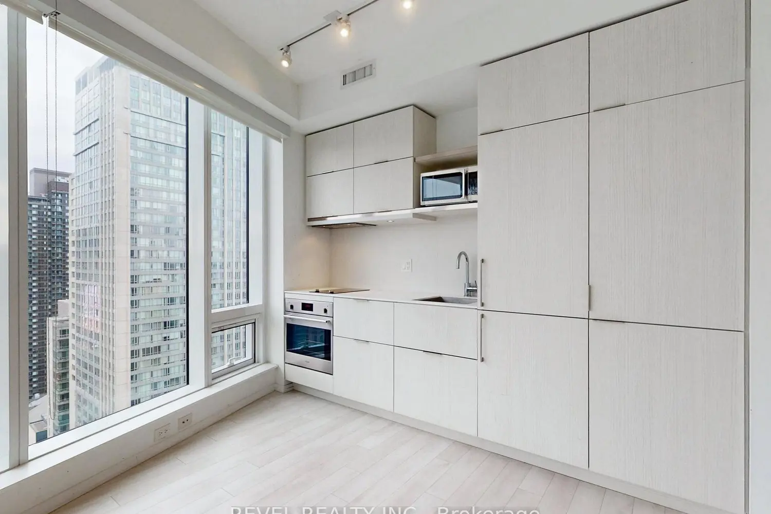 Additional image 5 of 197 Yonge Street 2412