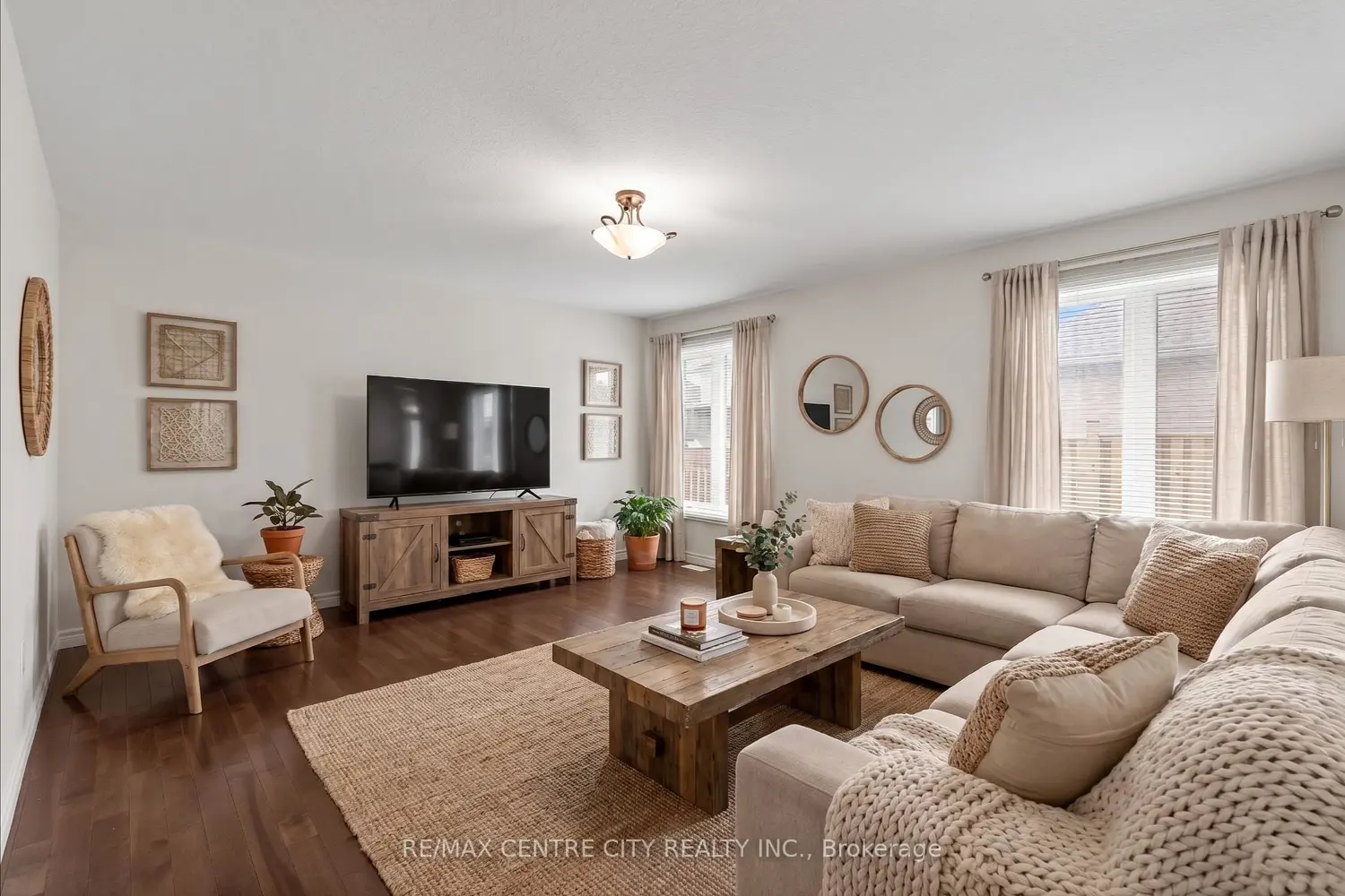 657 Tennent Avenue photo 4