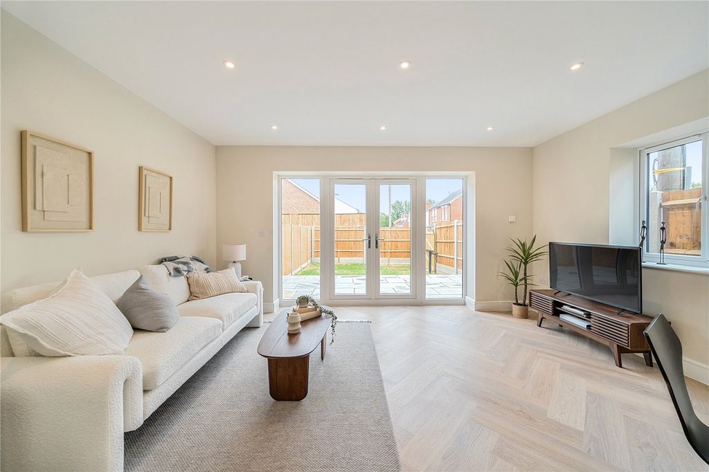 Additional image 5 of 3 bed semi-detached house for salePark Road, Farnborough, Hampshire GU14