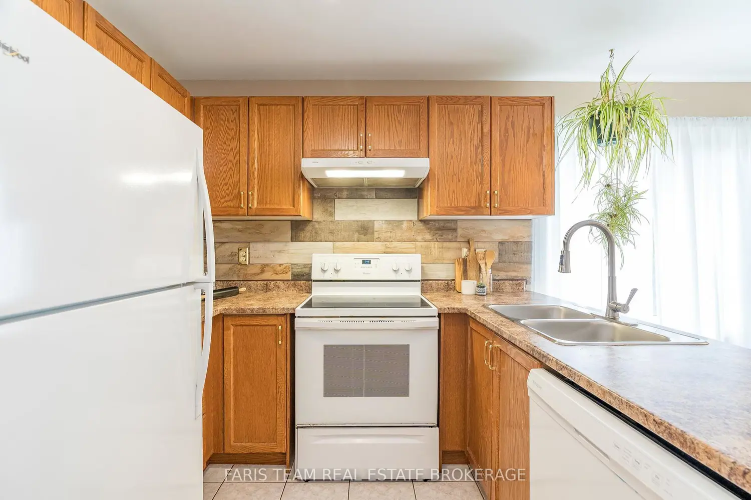 1006 Leslie Drive photo 4