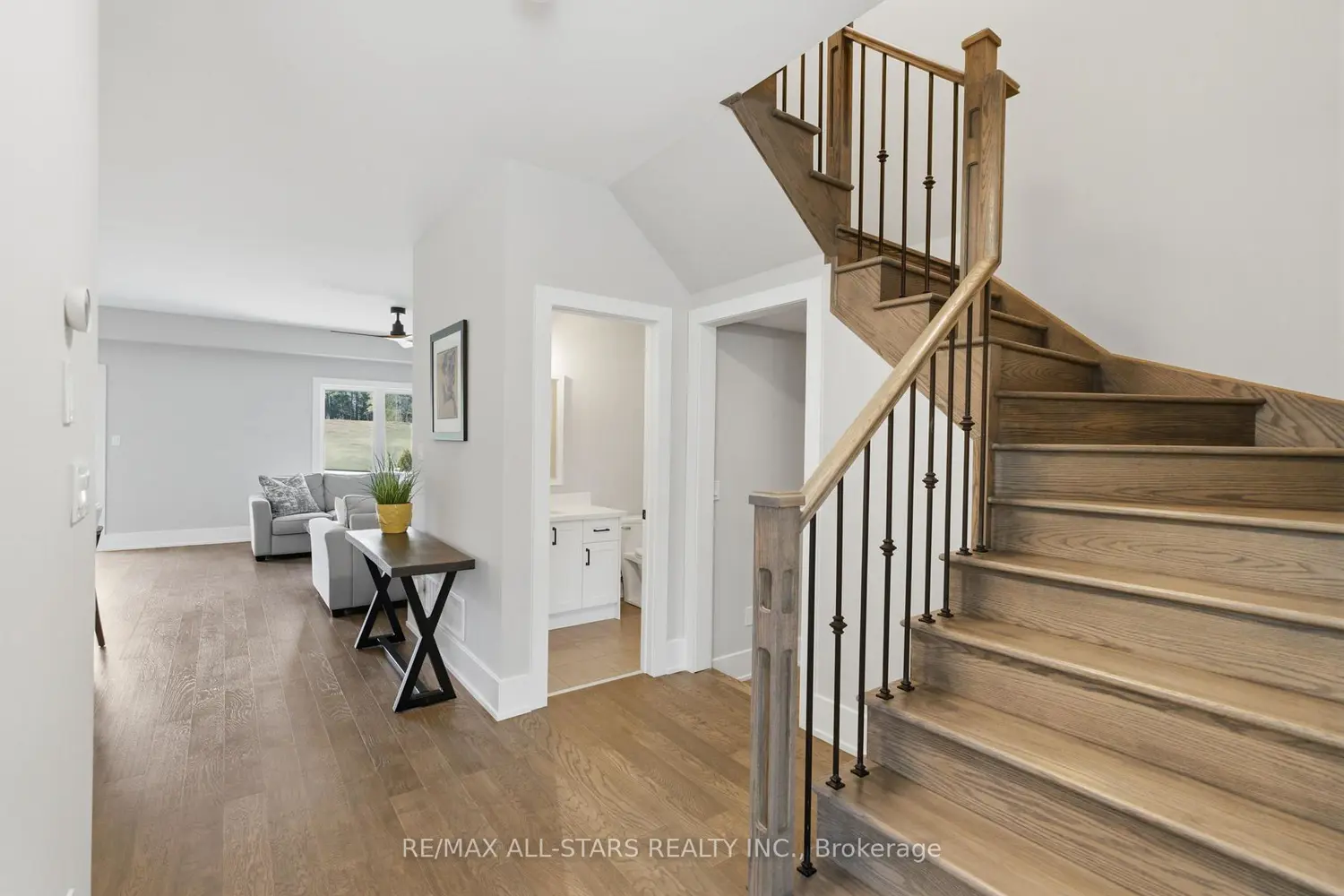 7 Gord Matthews Way photo 3