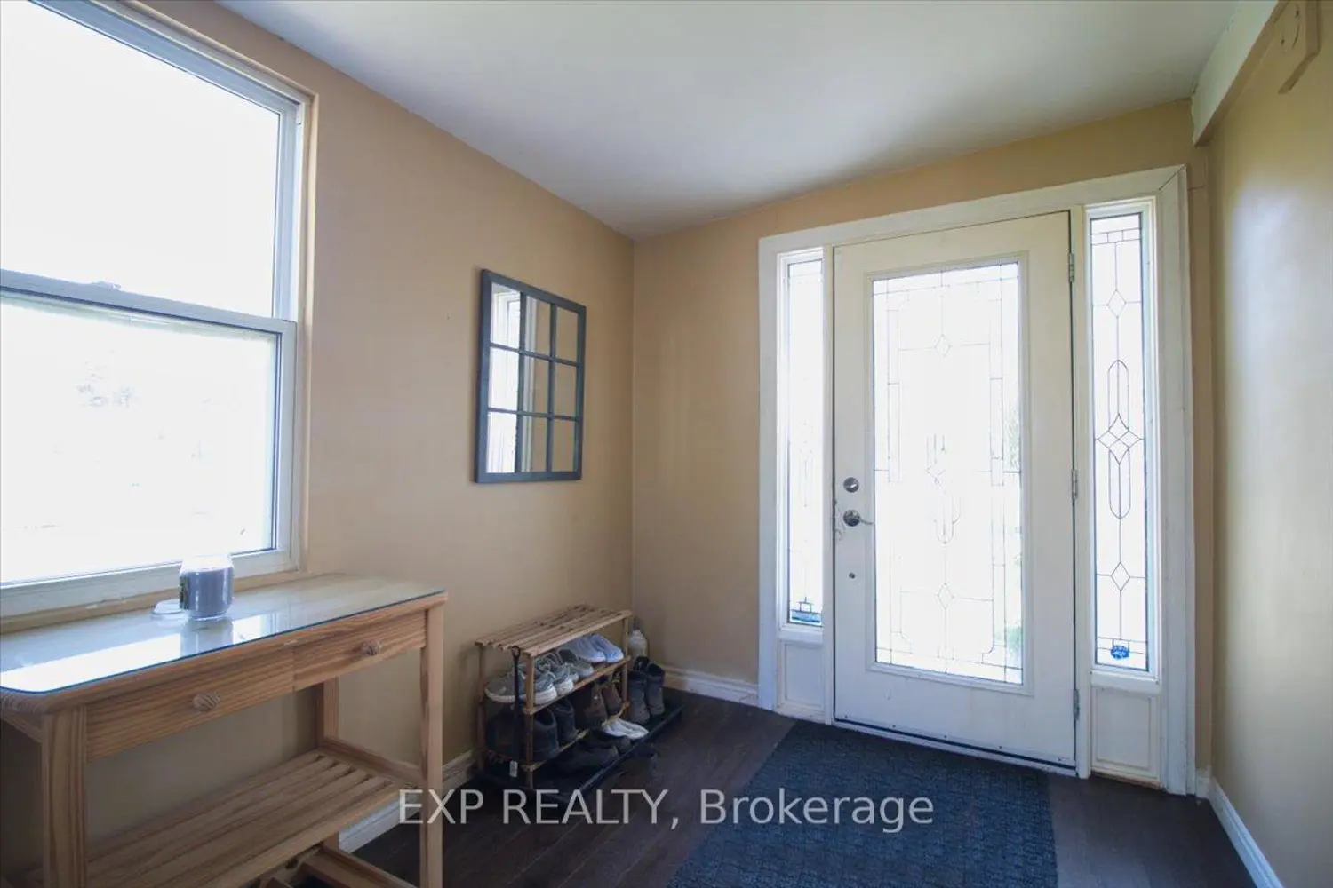 252 Queen Street photo 3