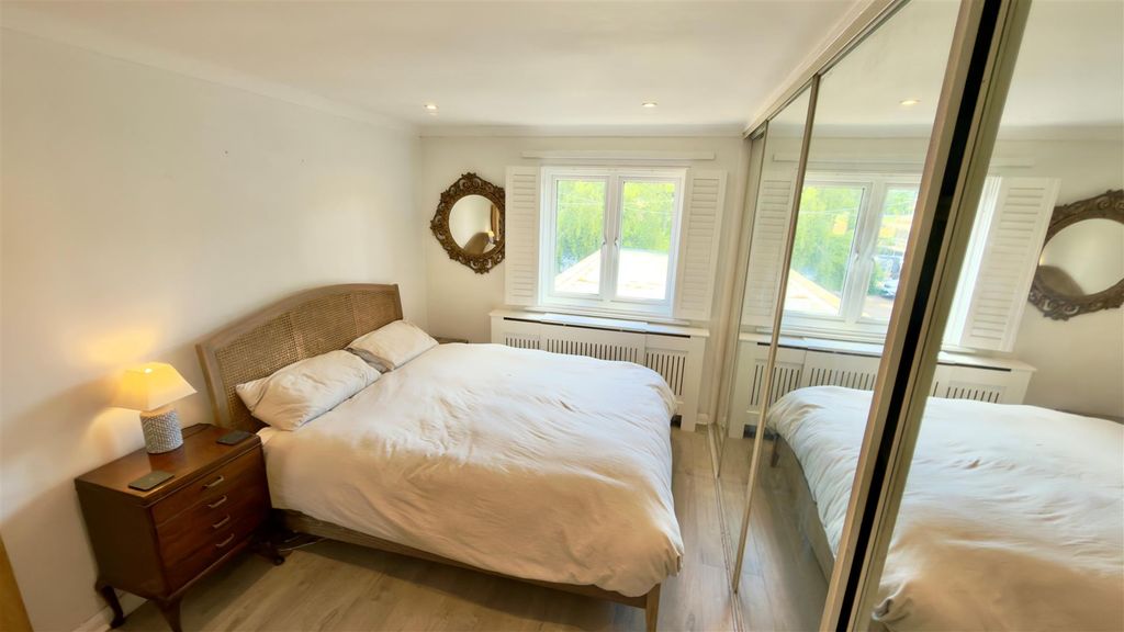 Additional image 19 of 2 bed flat for saleFreshwater, Isle Of Wight PO40