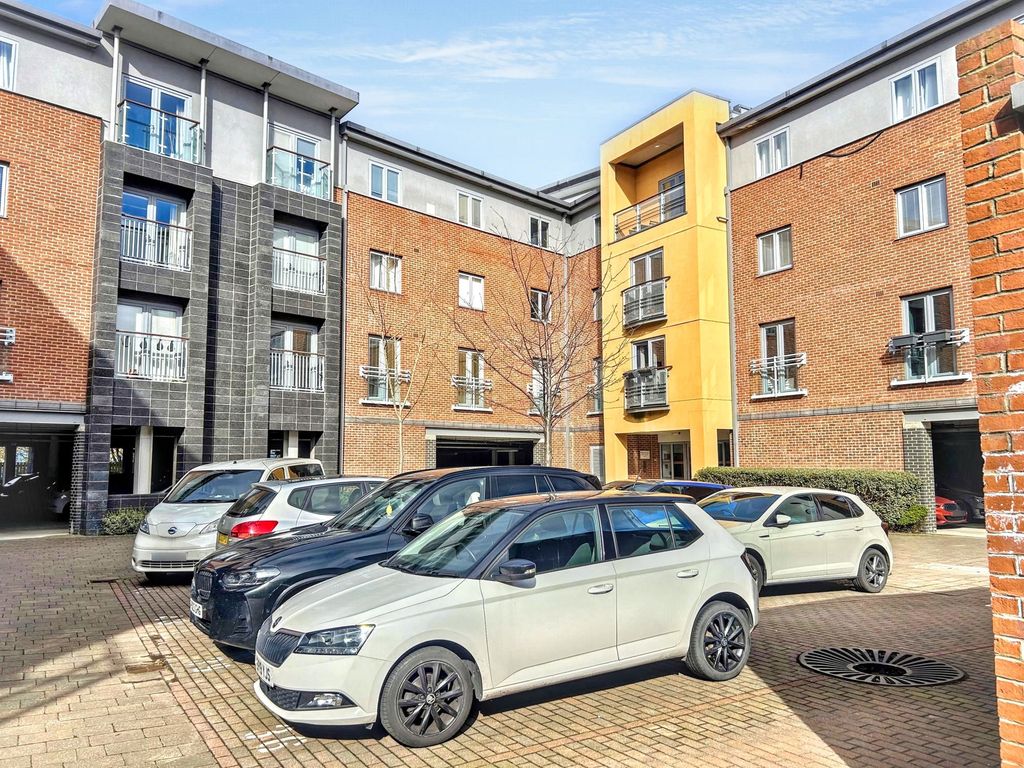 Additional image 18 of 2 bed flat for saleWorsdell Drive, Gateshead NE8