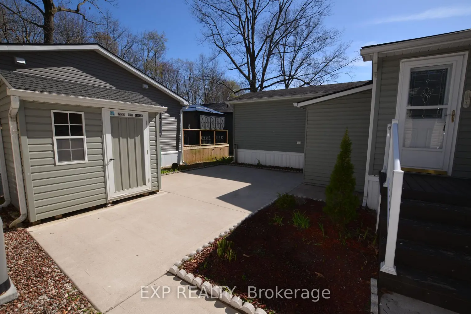 22790 Amiens Road 51 photo 4