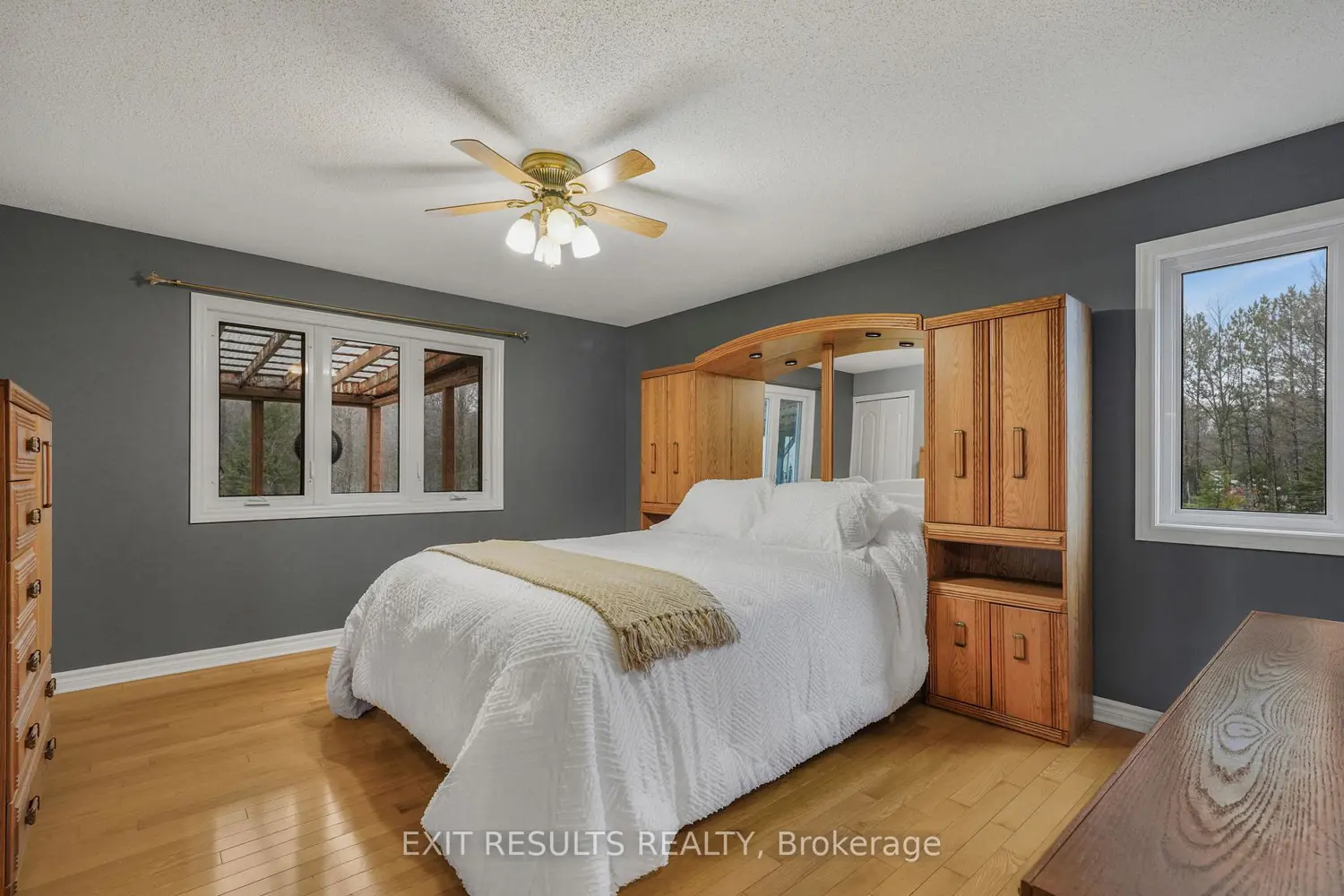 638 St Thomas Road photo 3