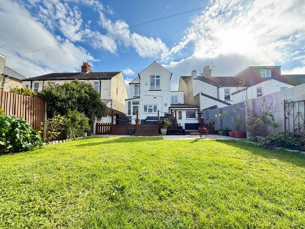 Additional image 3 of 4 bed detached house for saleLivingstone Road, Gillingham ME7