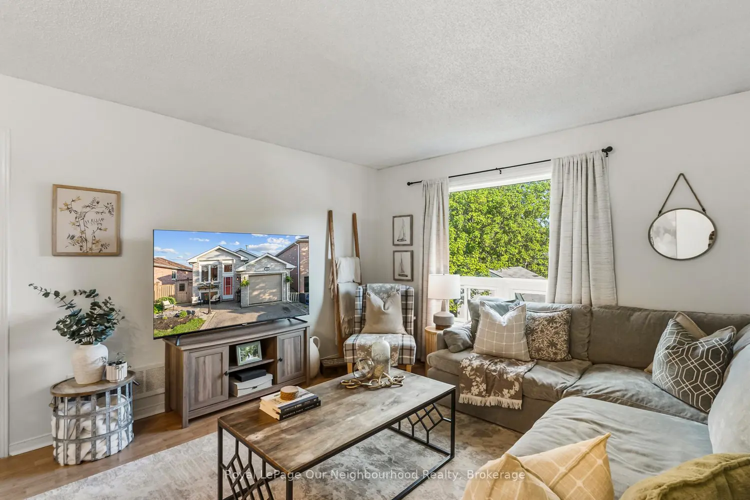 42 Glanville Crescent photo 5