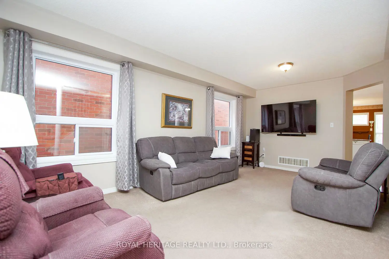 92 Booth Crescent photo 3