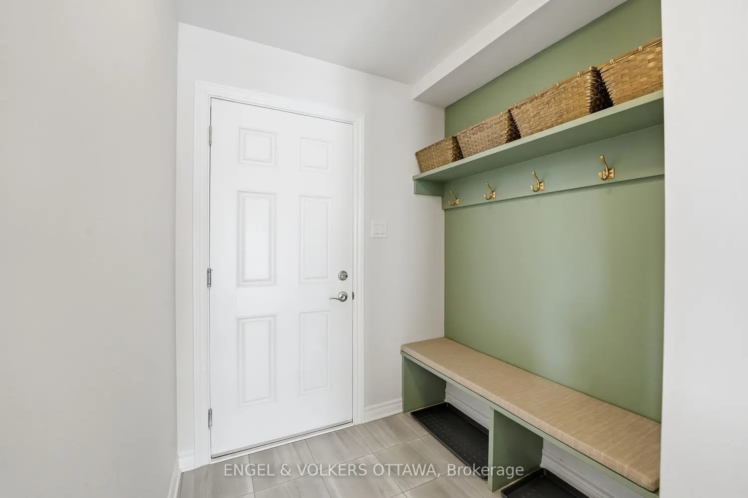 306 Oakmont Drive photo 4