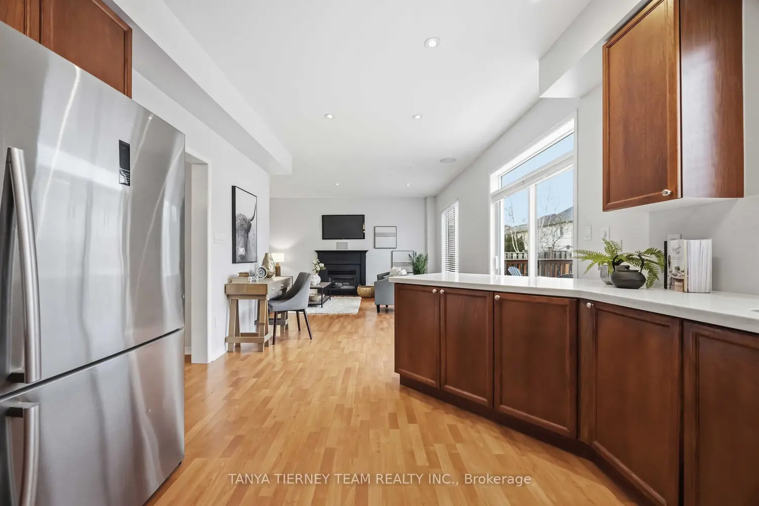 75 Robert Attersley Drive photo 5