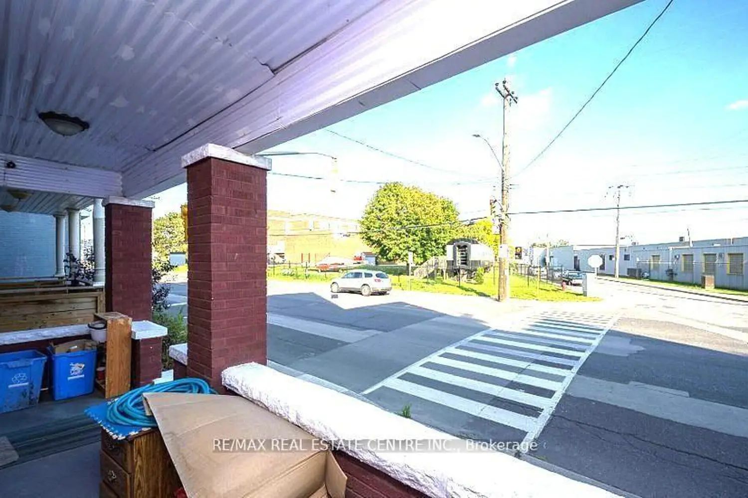 439 Wentworth St N photo 4
