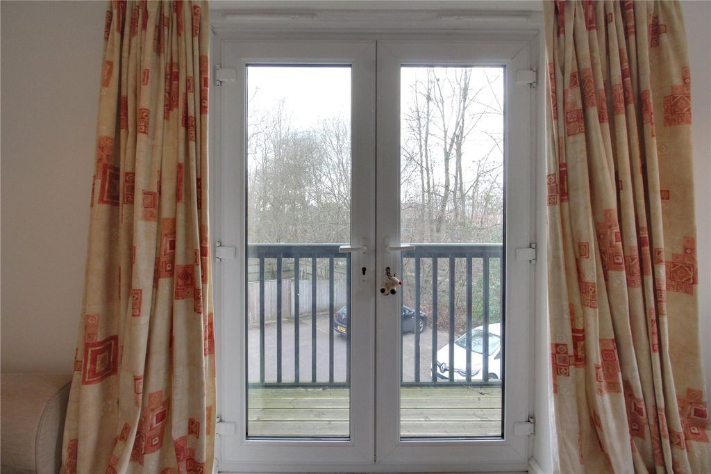 Additional image 10 of 2 bed flat for saleKingsley Square, Fleet, Hampshire GU51