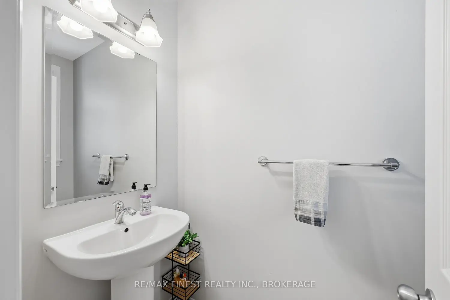 1685 Tenley Drive photo 4