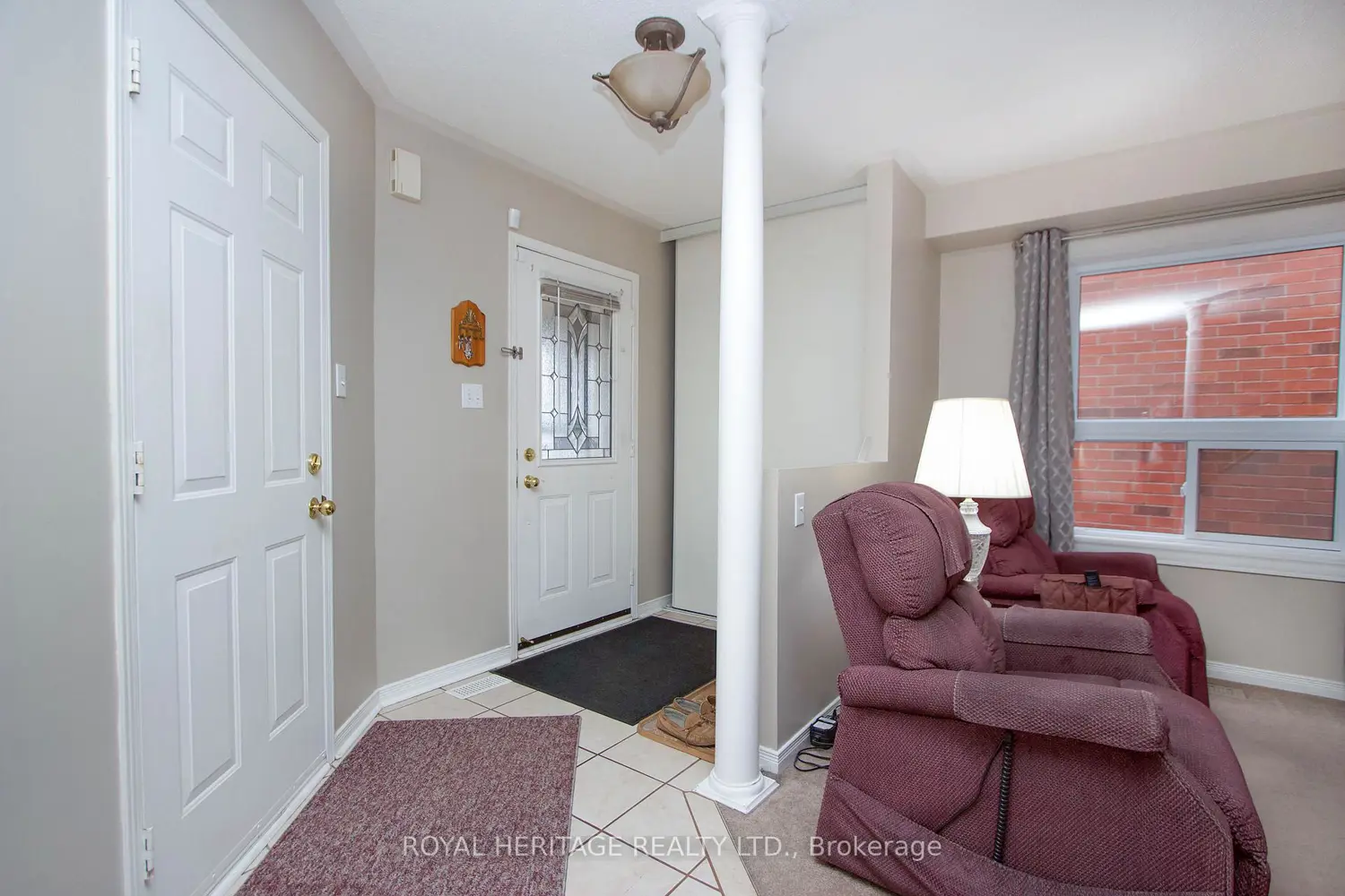 92 Booth Crescent photo 2