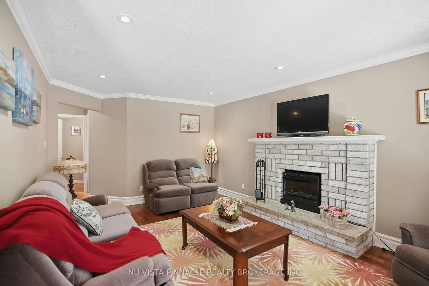 532 Rosecliffe Terrace photo 2