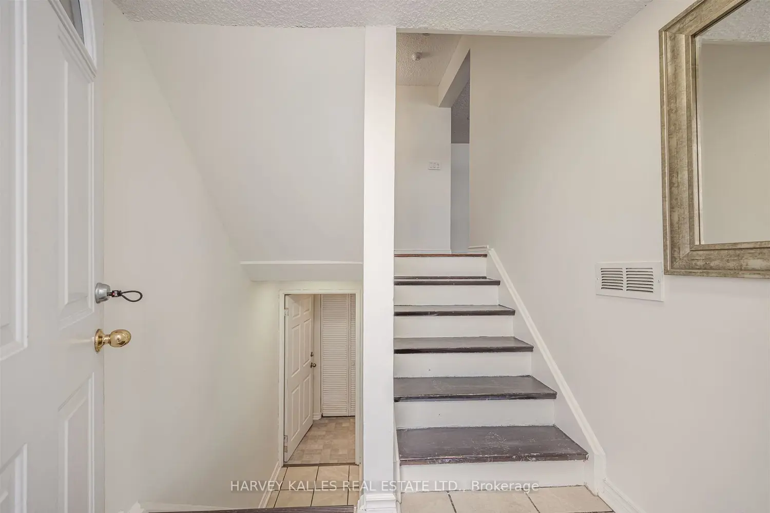 321 Blackthorn Street 82 photo 3