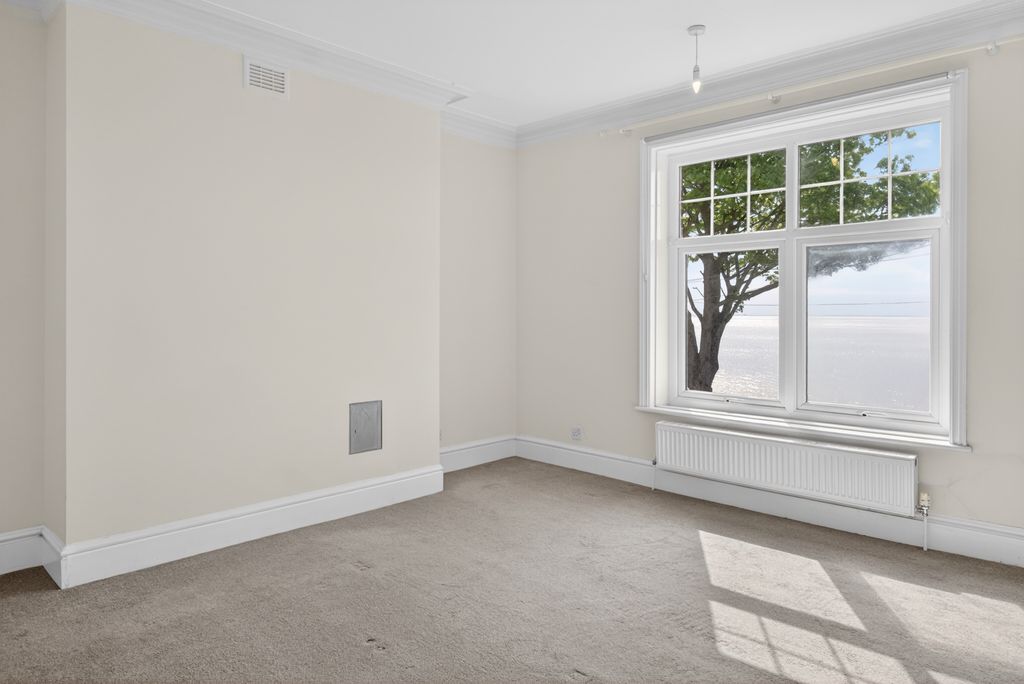 Additional image 7 of 2 bed flat for saleGraham Court, Hamilton Gardens, Felixstowe IP11