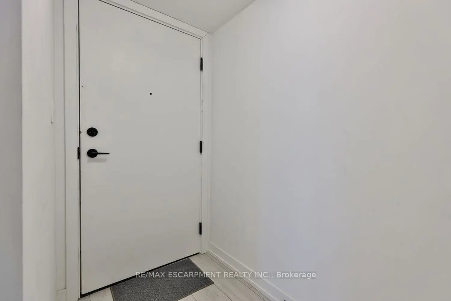 Additional image 3 of 556 Marlee Avenue 606