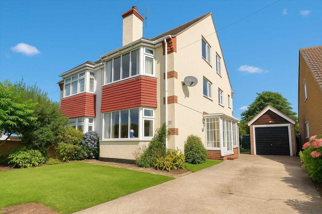 5 bed semi-detached house for saleGreenway, Frinton On Sea CO13