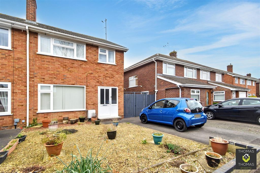 3 bed semi-detached house for saleKimberley Close, Longlevens GL2