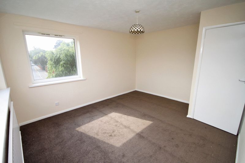 2 bed flat for saleRegent Gardens, Grimsby DN34 photo 5
