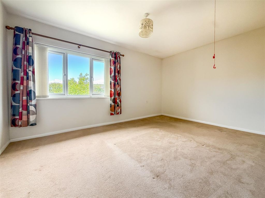 Additional image 8 of 2 bed flat for salePostern Close, Portchester PO16