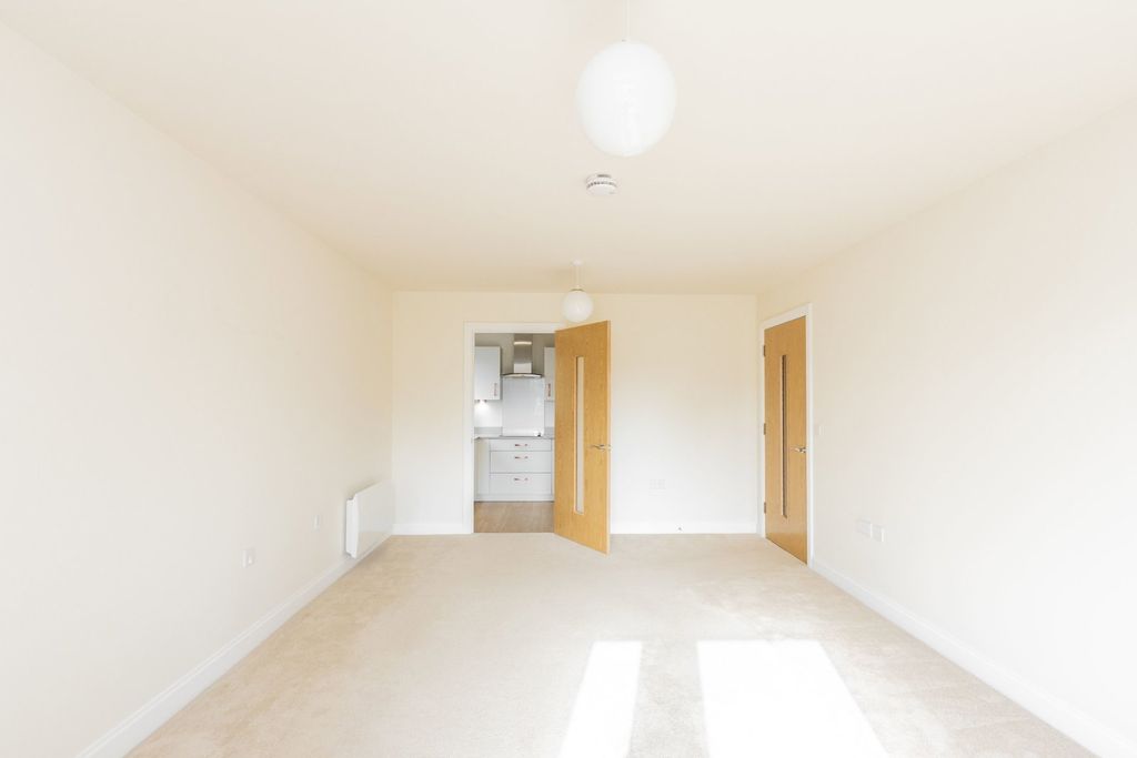 2 bed flat for saleHighgate Hill, Hawkhurst TN18 photo 5