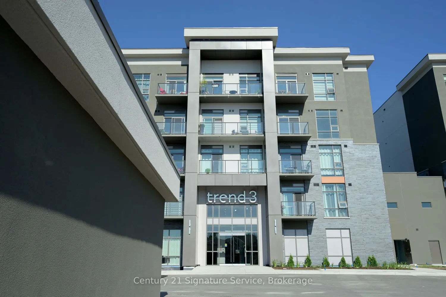 470 Dundas Street 1013