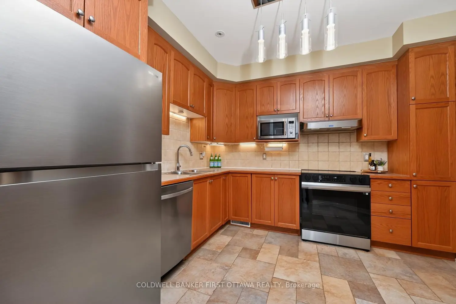 102 Windance Crescent photo 2