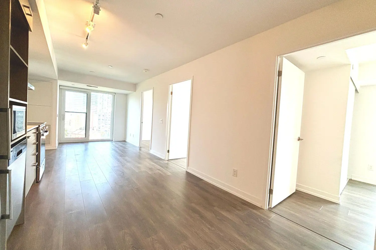Additional image 3 of 219 Dundas Street 1107