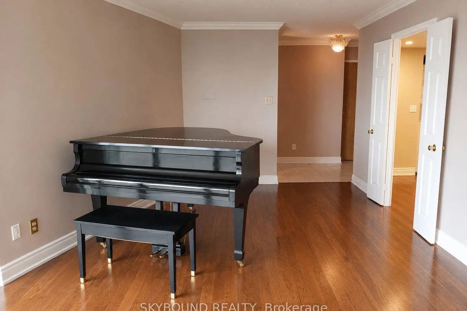 1360 Rathburn Road 301 photo 4