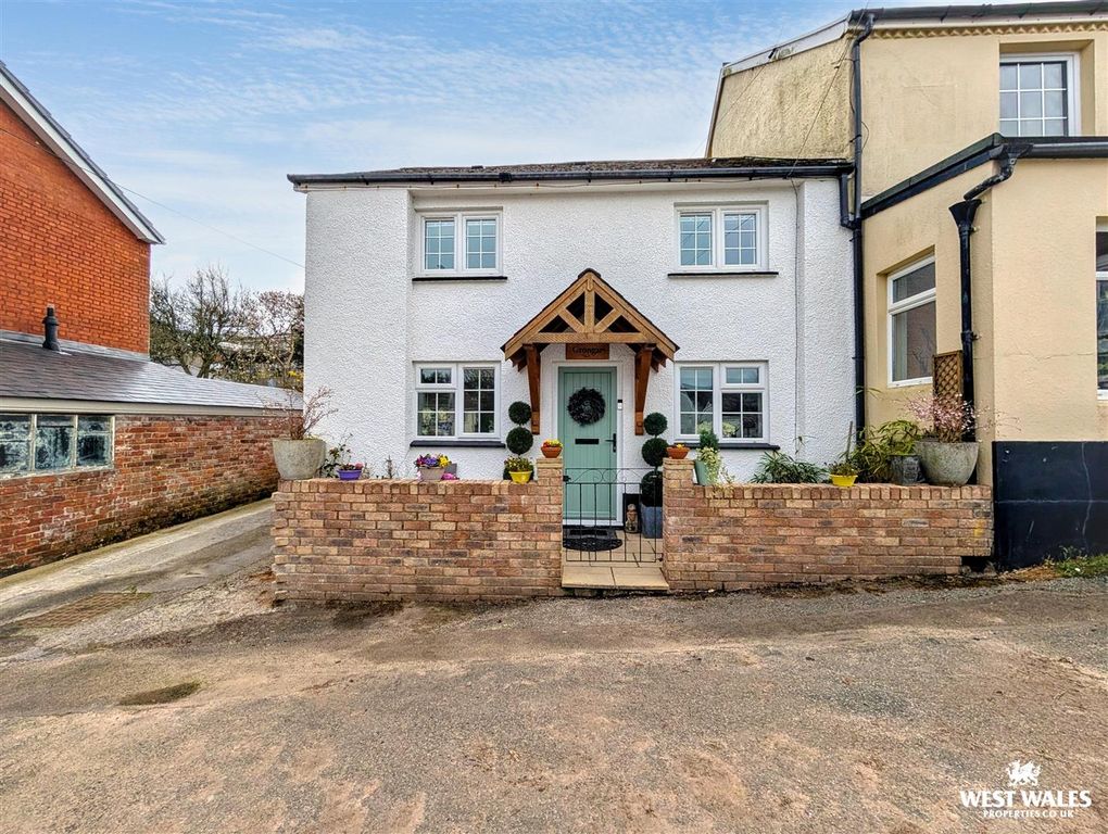 2 bed semi-detached house for saleFerryside SA17